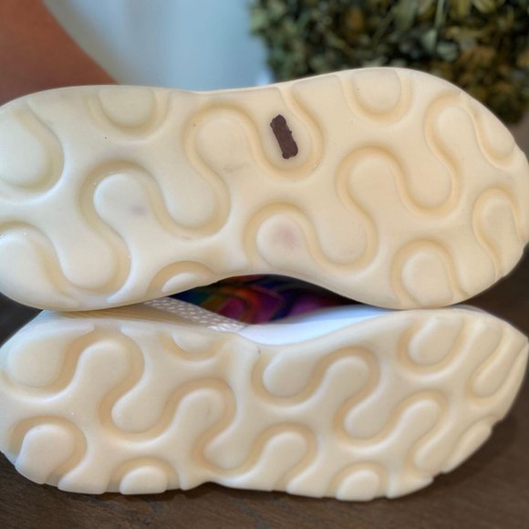 Stella McCartney Eclypse Metallic Rainbow Sneakers - Picture 12 of 13